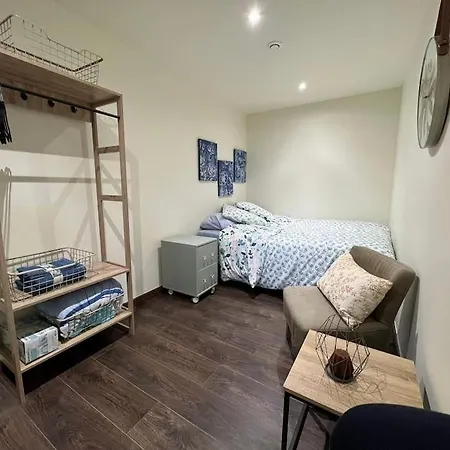 House Blue. Close Of Stade De France. Apartment